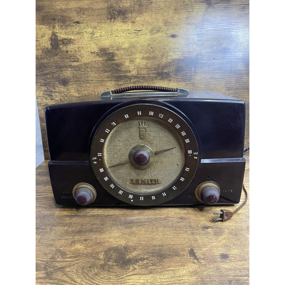 Vintage Zenith G725 Tube AM/FM Radio Brown Bakelite.   M.1